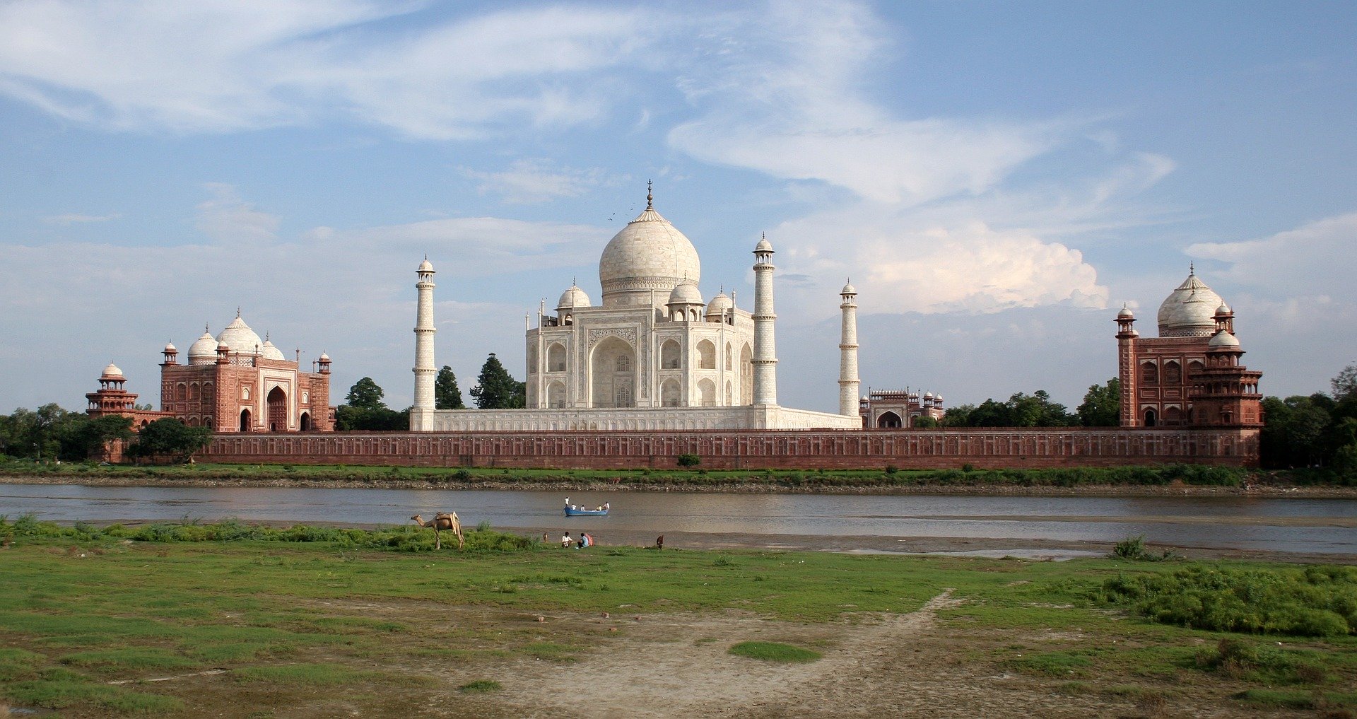 Taj Mahal, Agra - Travelntrails